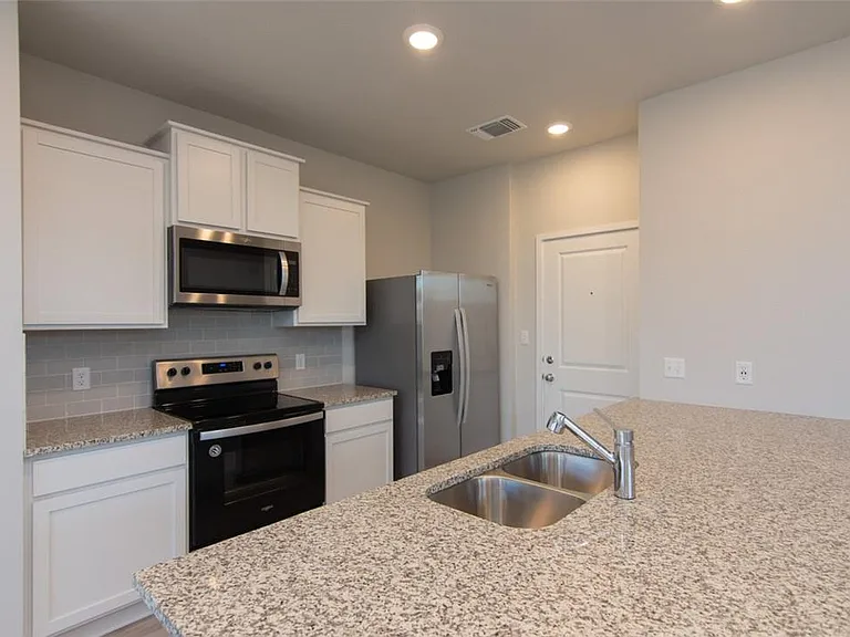 605 W South St #432 — Photo 13