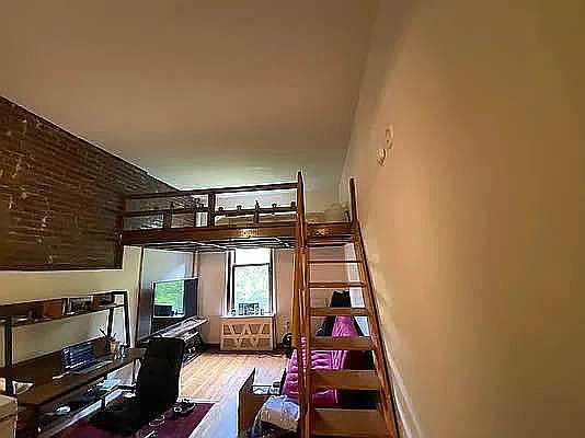 2nd image of 11 W 82nd St APT 14