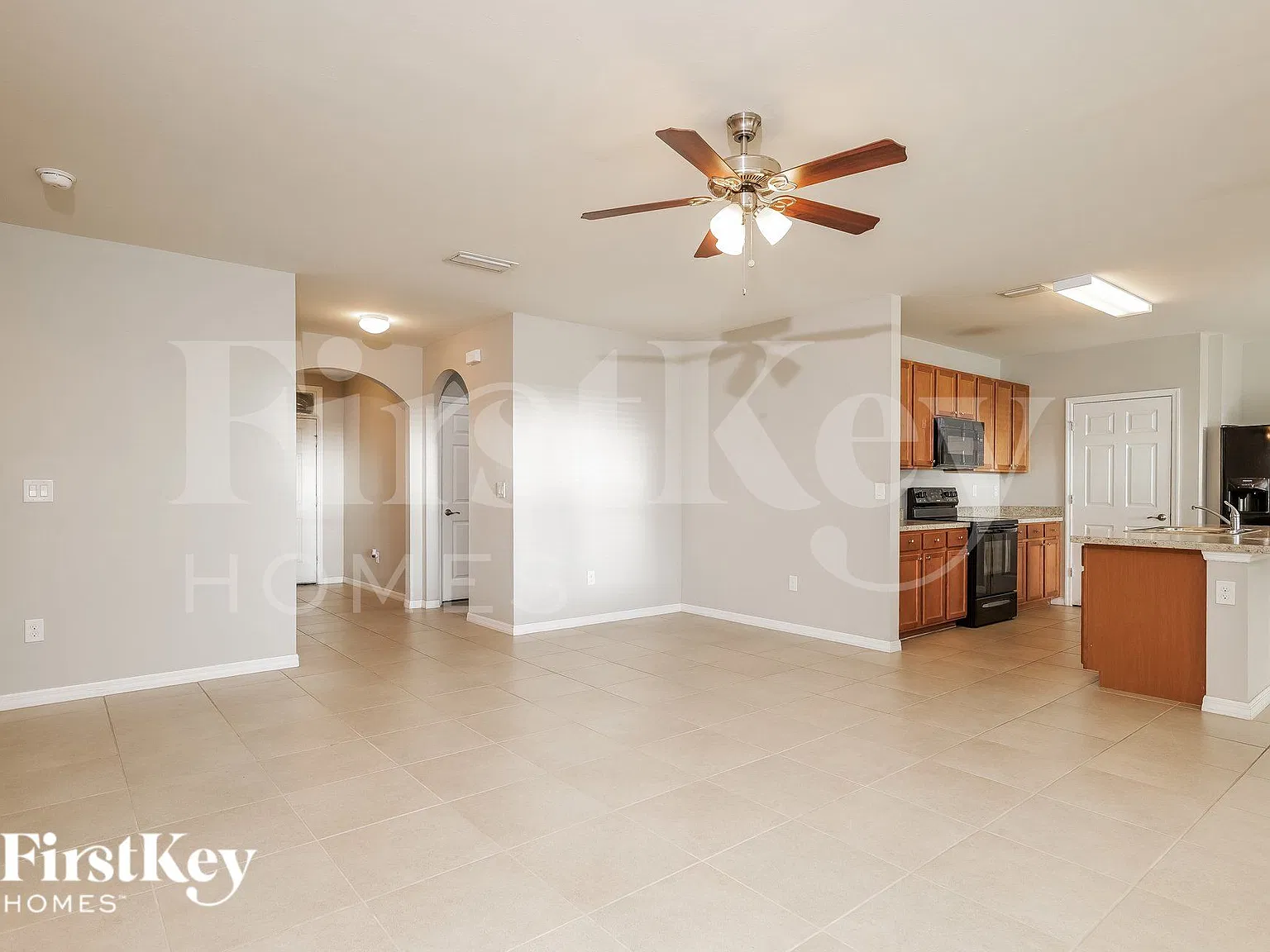 4 bed, 2.0 bath, 2090 sqft, $2,030 — Photo 2