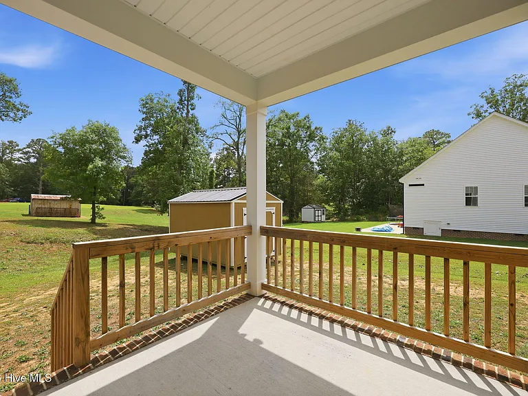 105 Village Dr — Photo 50