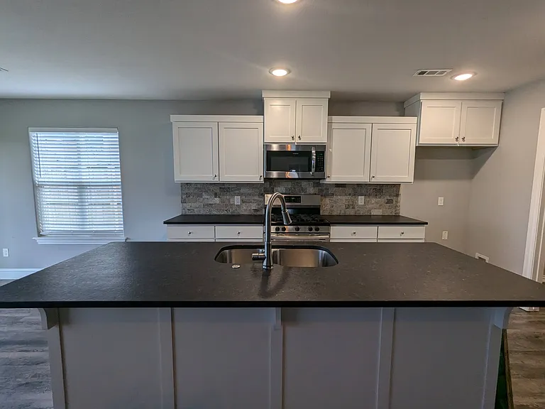 3713 Linwood St — Photo 3