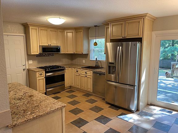 3rd image of 2120 N Sheridan Ave