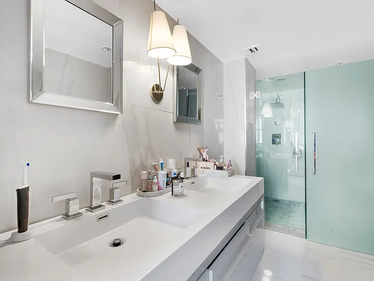 5838 Collins Ave — Photo 10
