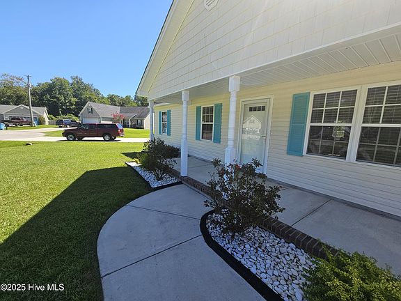 2nd image of 134 Woodbury Farm Dr