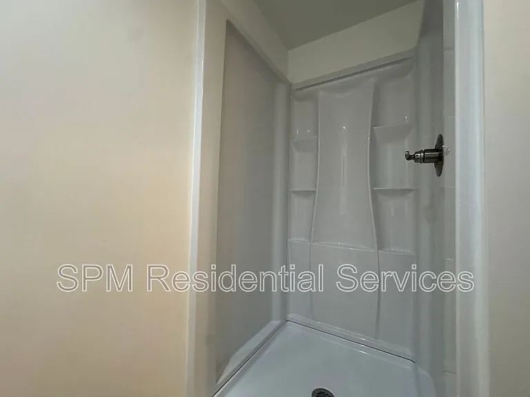 100 SE 43rd St #1 — Photo 10
