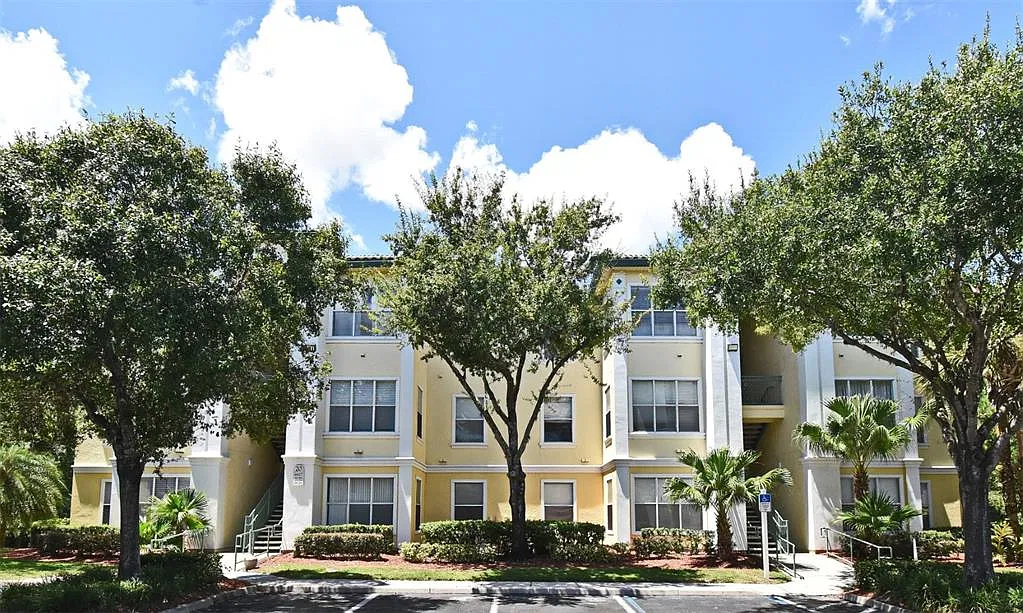 1 bed, 1.0 bath, 636 sqft, $1,300 — Photo 1