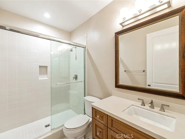 55 Hazelton — Photo 19