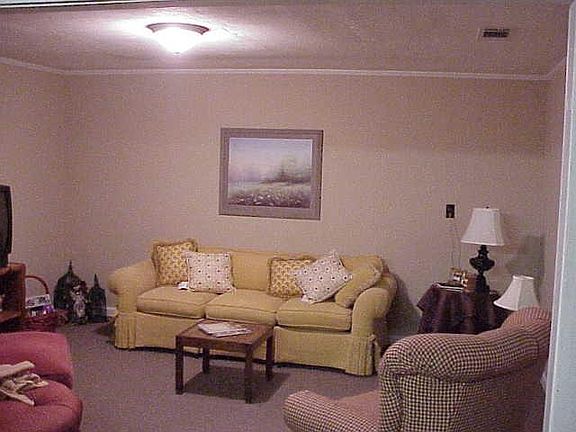 4th image of 632 Cathole Ln