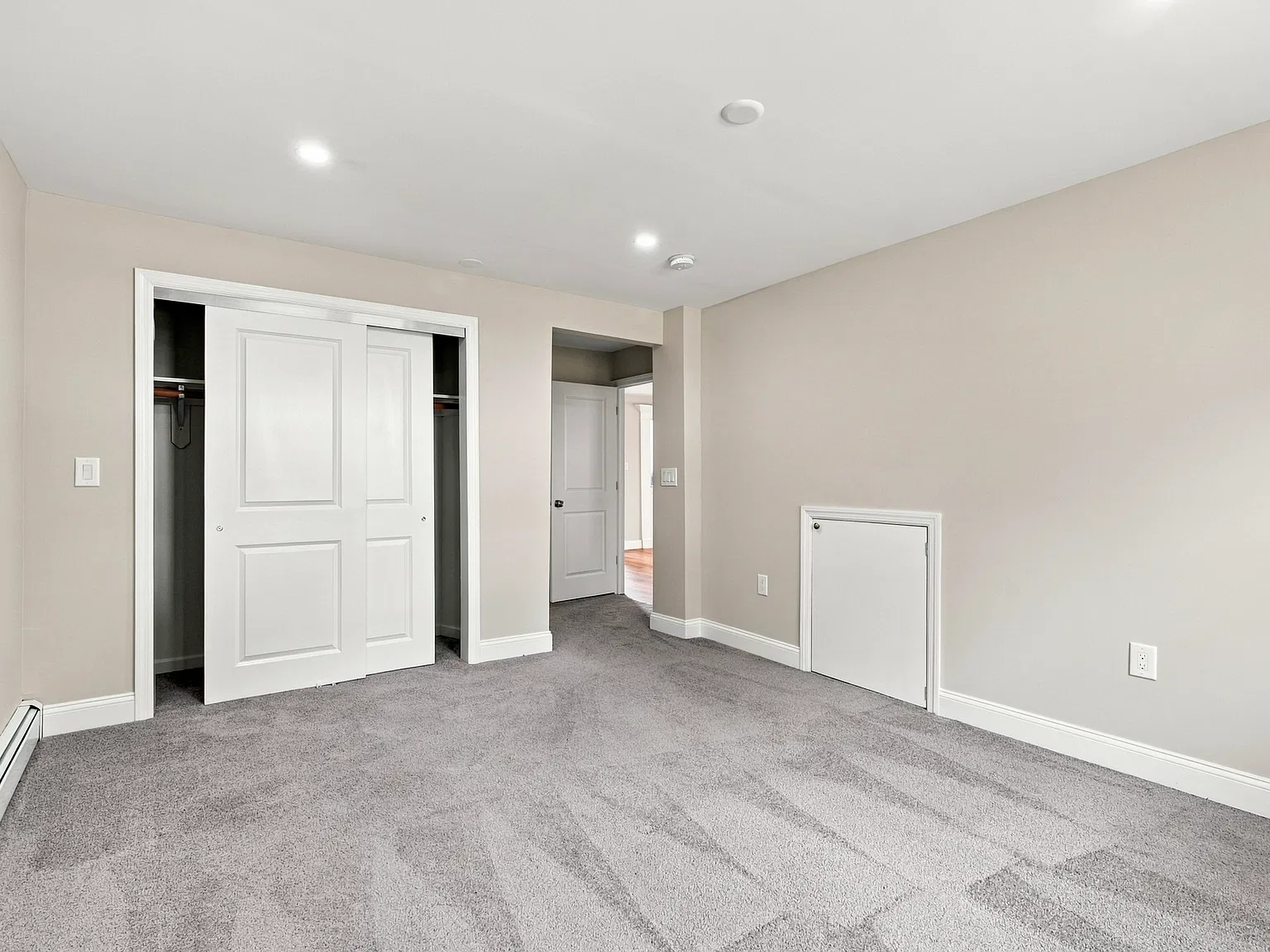 4 bed, $2,975 — Photo 2