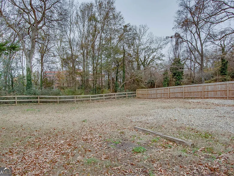 1698 Temple Ave — Photo 35