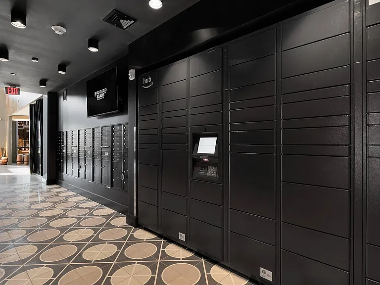 Package hub