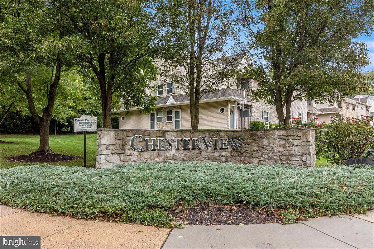 2 bed, 1019 sqft, $2,100 — Photo 1