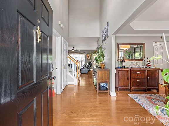 3rd image of 8821 Hambright Rd
