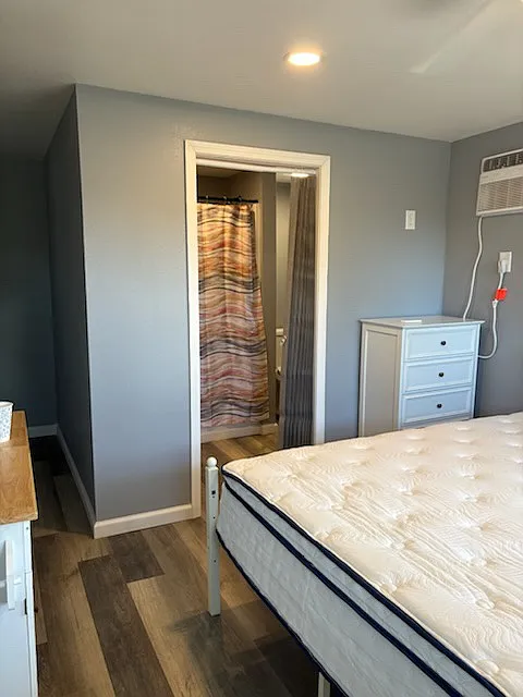 1 bed, 400 sqft, $1,200 — Photo 3