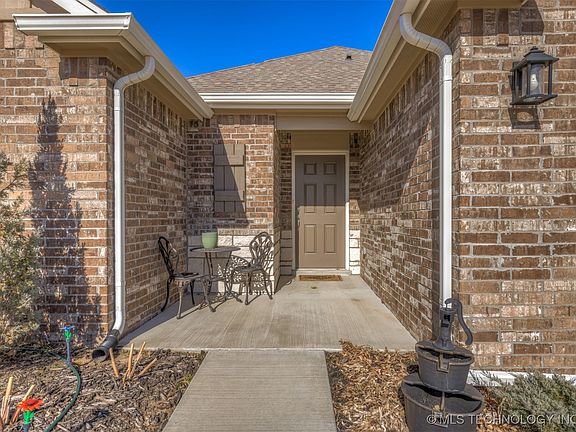 3rd image of 16629 E 115th St N