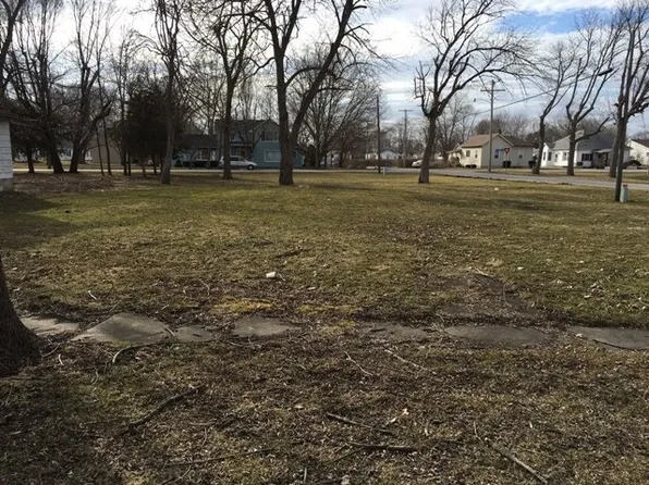 330 N Commerce St, Gilman, IL 60938