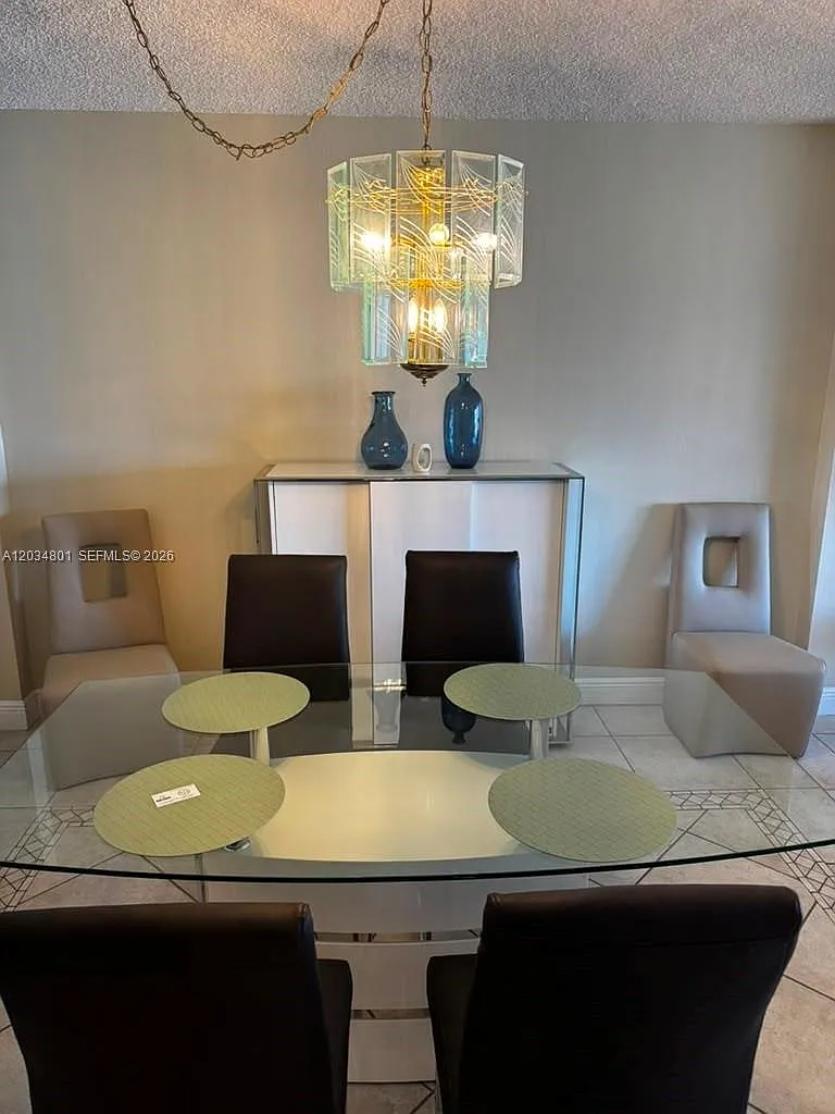 Hemispheres Condo — Photo 3