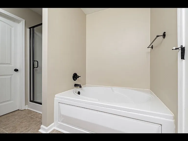 2536 Ridgemont Dr — Photo 9