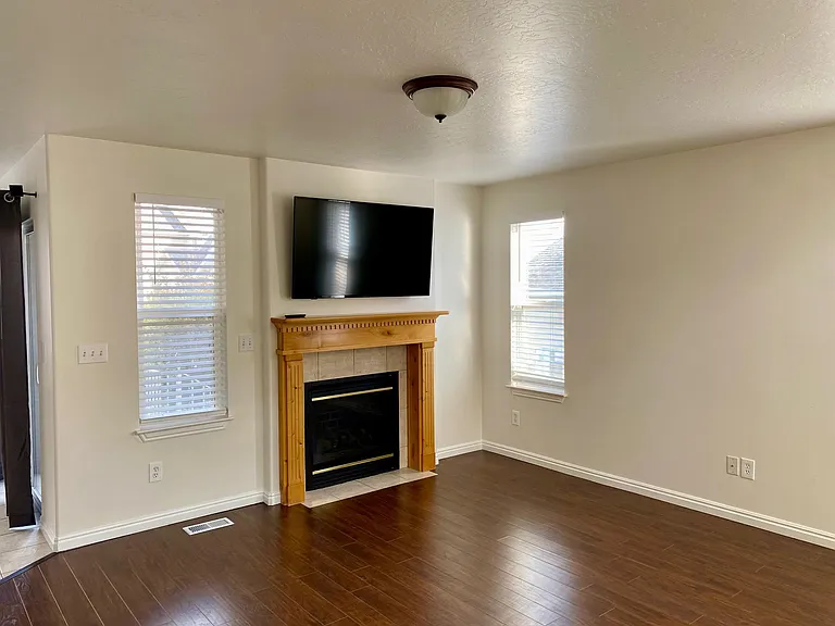 1297 S 1430 E — Photo 5