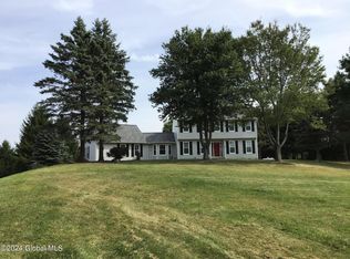 16 Kreiger Ln, Troy, NY 12180