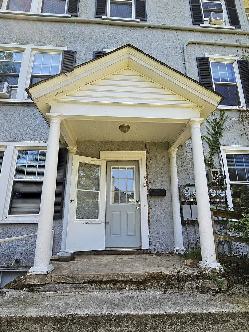 11 West Princeton Circle — Photo 2
