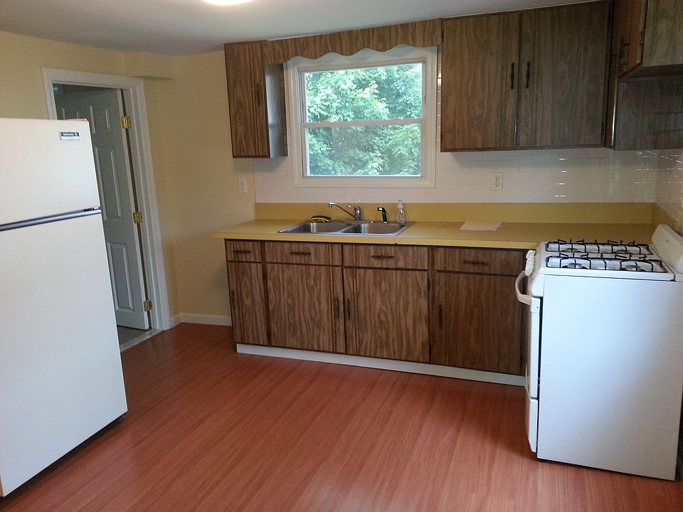 2nd image of 226 Maple St APT 2E