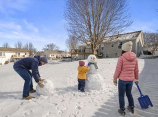 2607 Fox River PARKWAY, Waukesha, WI 53189