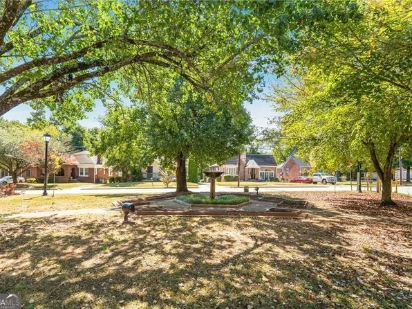 366 Lynnhaven Dr SW, Atlanta, GA 30310