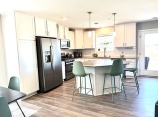 9679 Canter Ct, Victoria, MN 55386