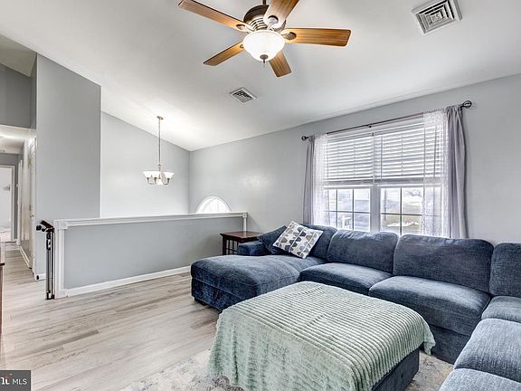 4th image of 15379 Summit Farm Dr