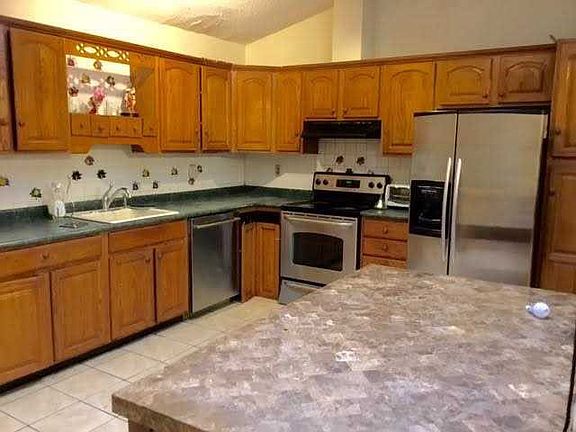 2nd image of 12 Thurston Ln