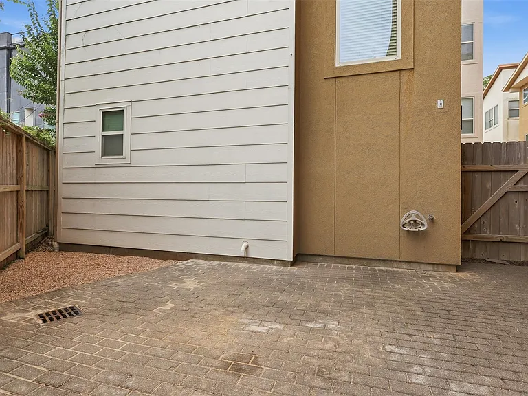 1535 Malone St — Photo 22