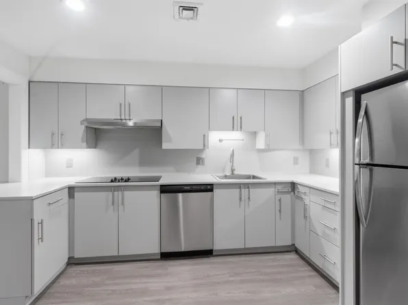 207 Shearwater Ct W APT 17, Jersey City, NJ 07305