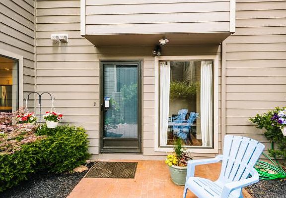 3rd image of 4771 S Naniloa Dr
