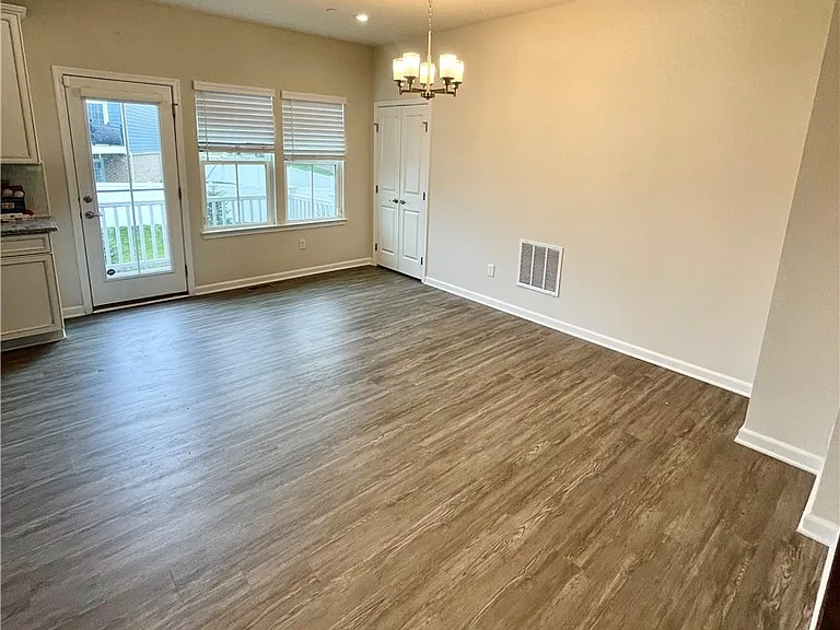 1078 Adair Ave — Photo 10