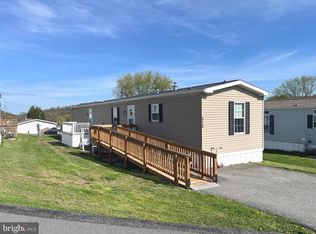 312 Blue Jay Dr, Red Lion, PA