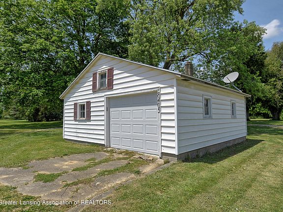 5th image of 8405 Goodwin Rd