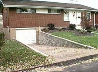 373 Collins Dr, Pittsburgh, PA 15235