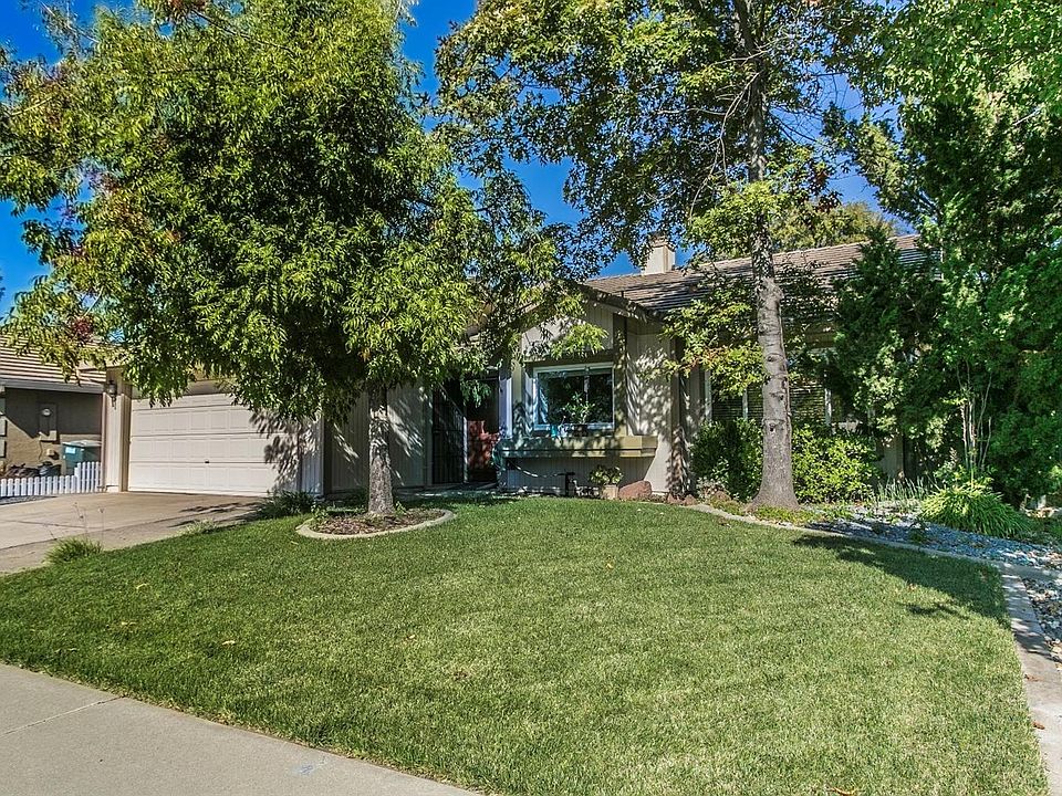 1st image of 9136 La Maison Cir