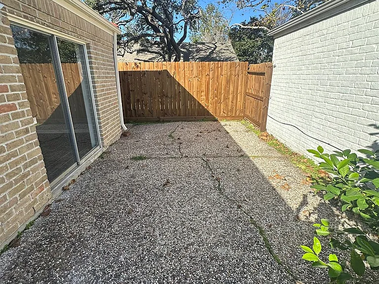 7846 Bankside Dr — Photo 25