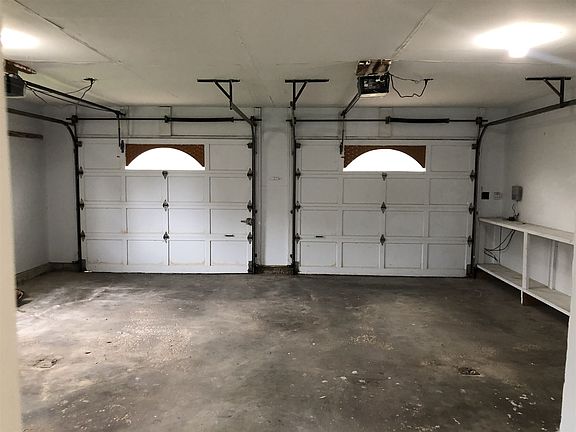 5th image of 23207 Greenleaf Blvd