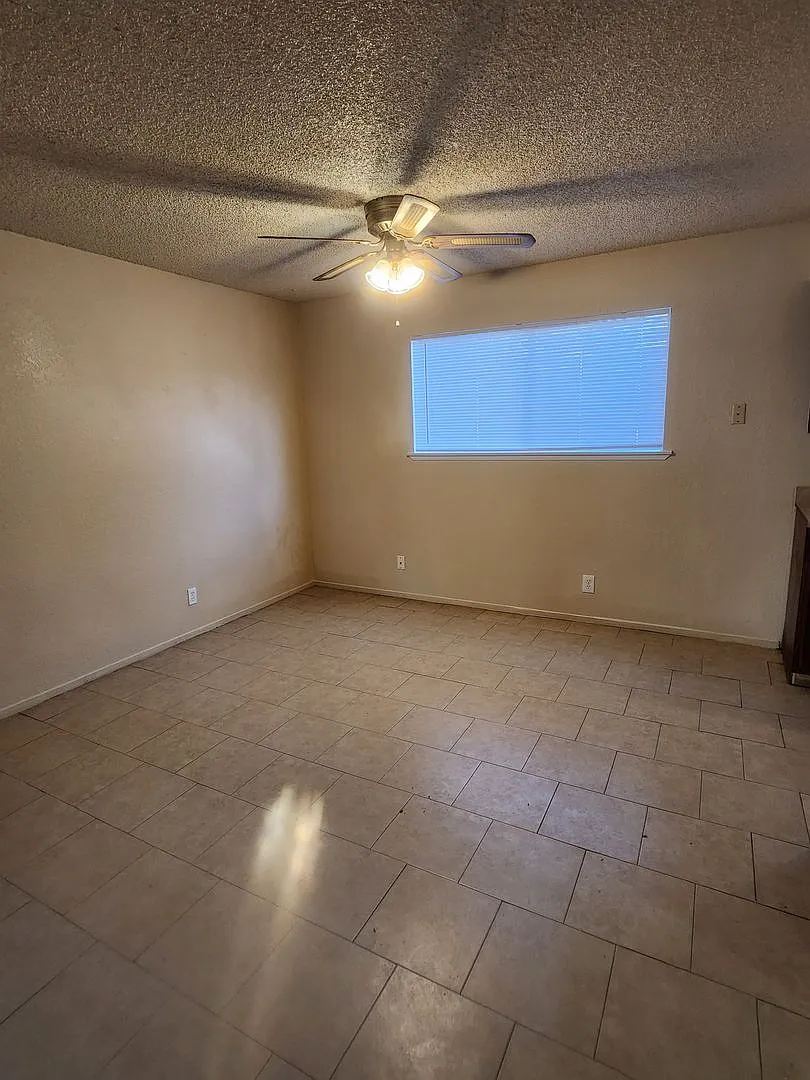 1091 N. Bates Ave — Photo 2