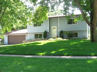 130 Canterbury Rd, Circle Pines, MN 55014