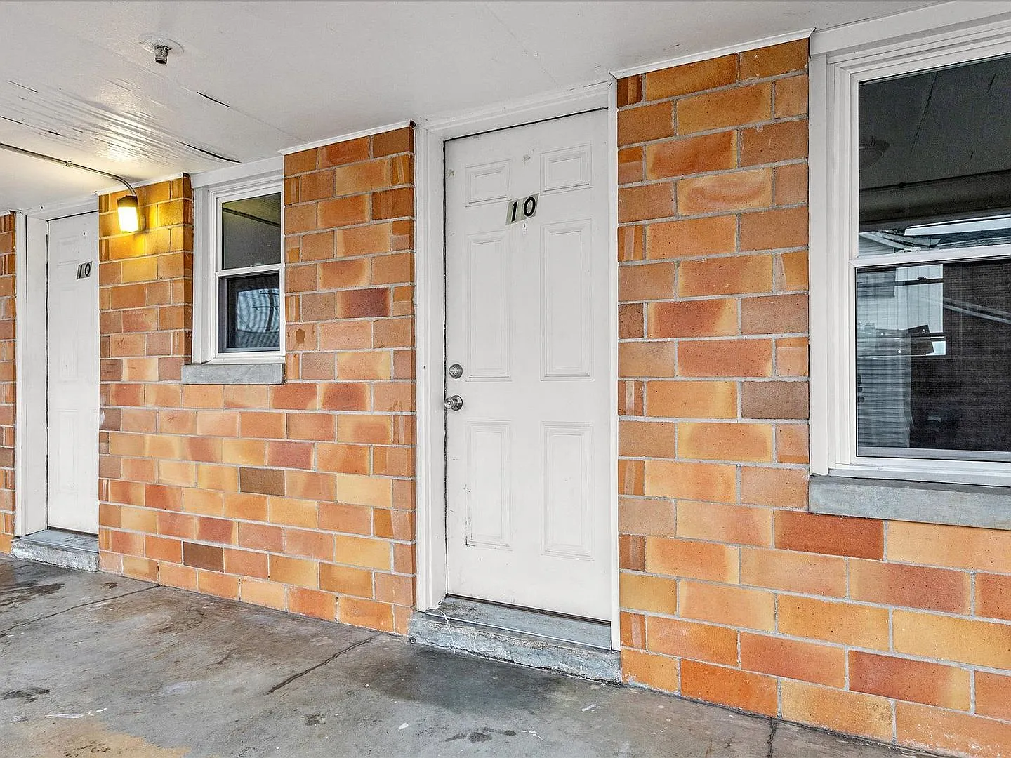 205 E Main St — Photo 2