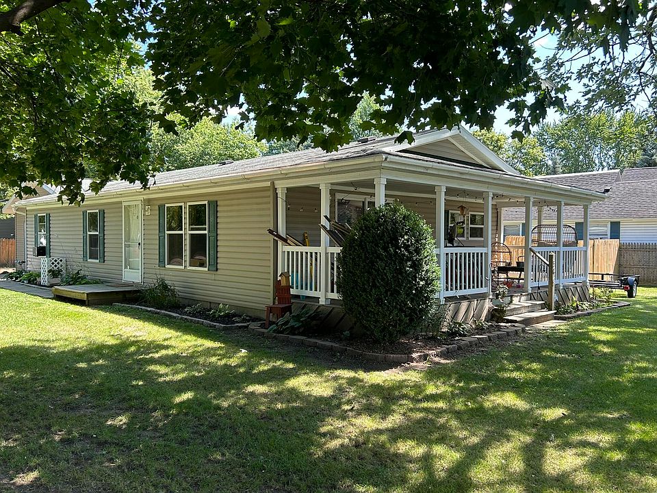 1st image of 303 1st St
