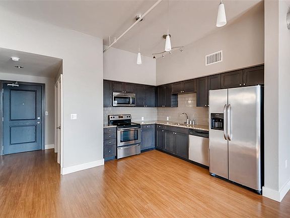 4th image of 928 Travis Ave APT 308