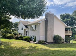 15 Meadow Dr, Wheeling, WV 26003