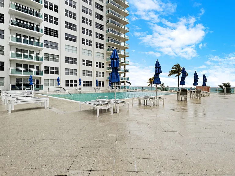 3900 Galt Ocean Dr #2114 — Photo 47