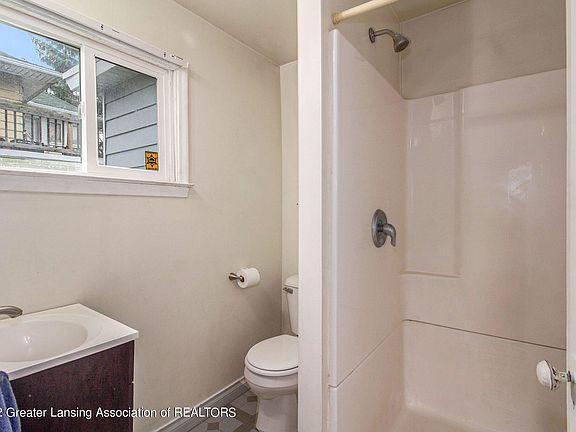 4th image of 903 Seymour Ave