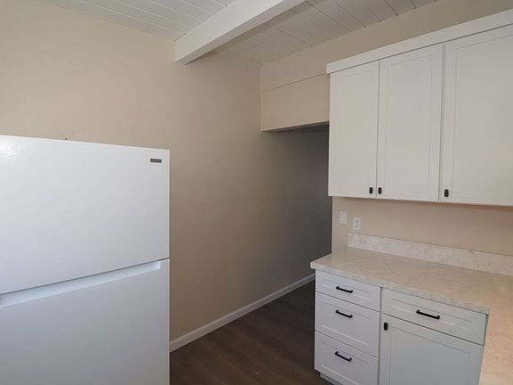 2nd image of 2145 Spray St #6